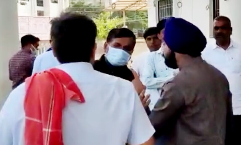 video cg congress leader fight e0a49be0a4a4e0a58de2808de0a4a4e0a580e0a4b8e0a497e0a4a2e0a4bc e0a495e0a587 e0a495e0a4bee0a482e0a497e0a58de0a4b0 617d371c96f08